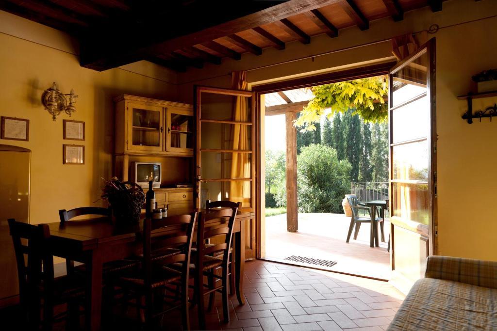 Agriturismo Fattoria Rozzalupi سيريتو غيدي الغرفة الصورة