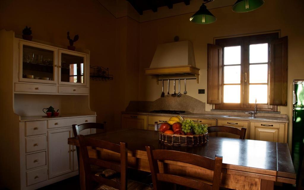 Agriturismo Fattoria Rozzalupi سيريتو غيدي الغرفة الصورة
