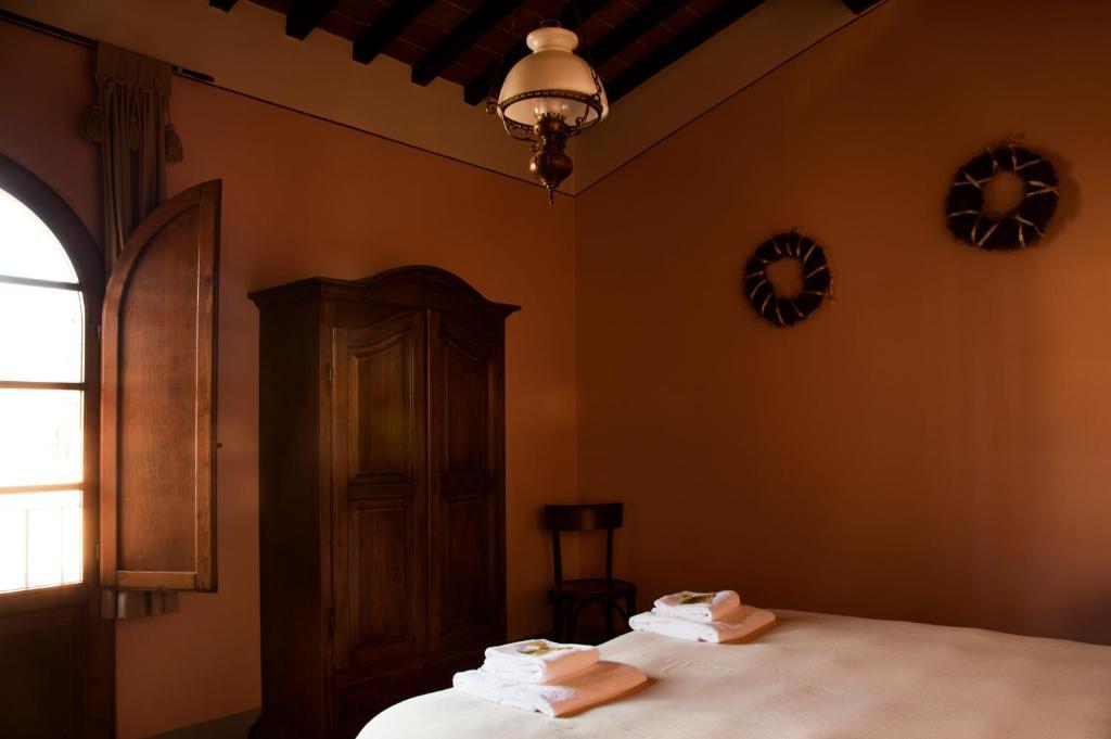 Agriturismo Fattoria Rozzalupi سيريتو غيدي الغرفة الصورة